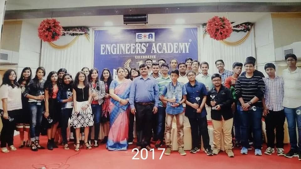 2017 felicitation — award winners with teachers on stage