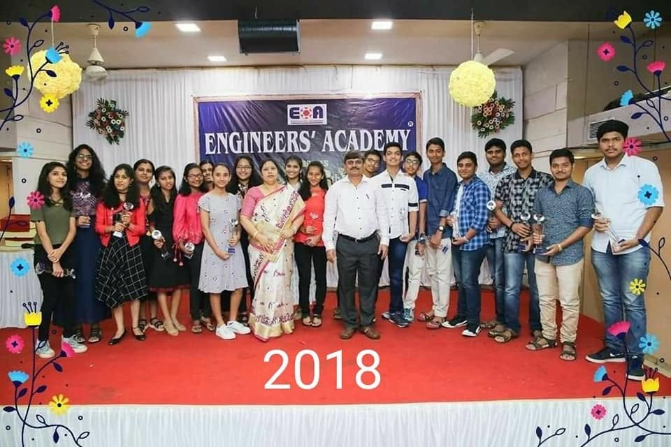 2018 felicitation — toppers and faculty on the academy stage